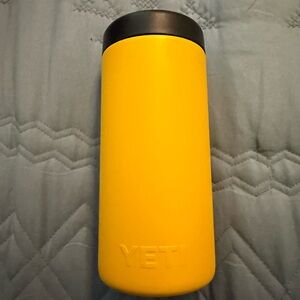 YETI RAMBLER®
12 OZ COLSTER® SLIM CAN COOLER